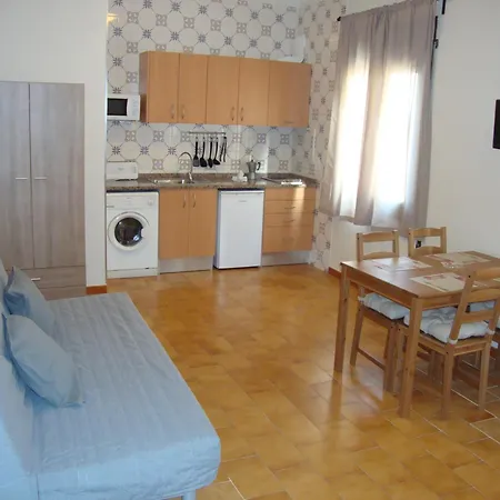 Apartaments Claudi Apartment *