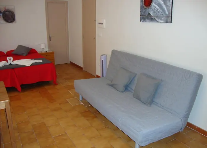 Apartaments Claudi *