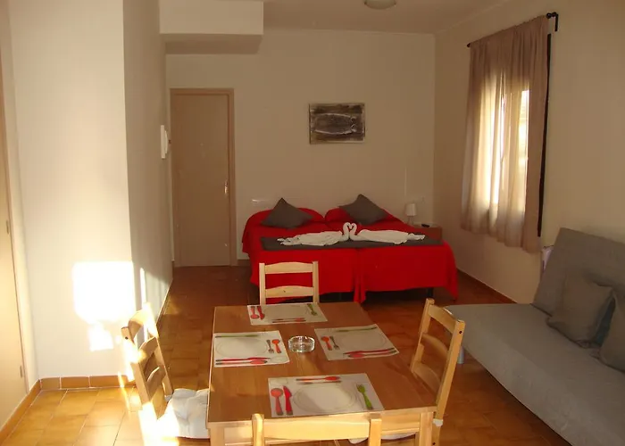 Apartaments Claudi *