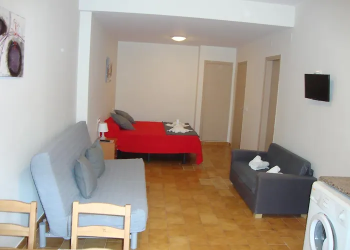 Apartaments Claudi *