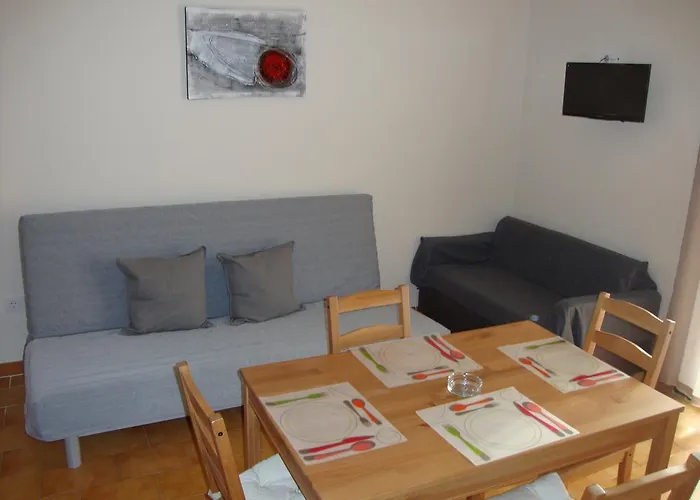 Apartaments Claudi *